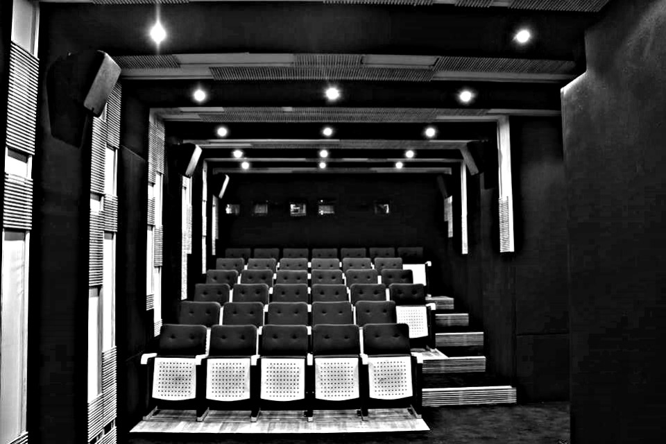 قاعة عرض الأفلام بمركز الفيلم البديل - سيماتك bw
